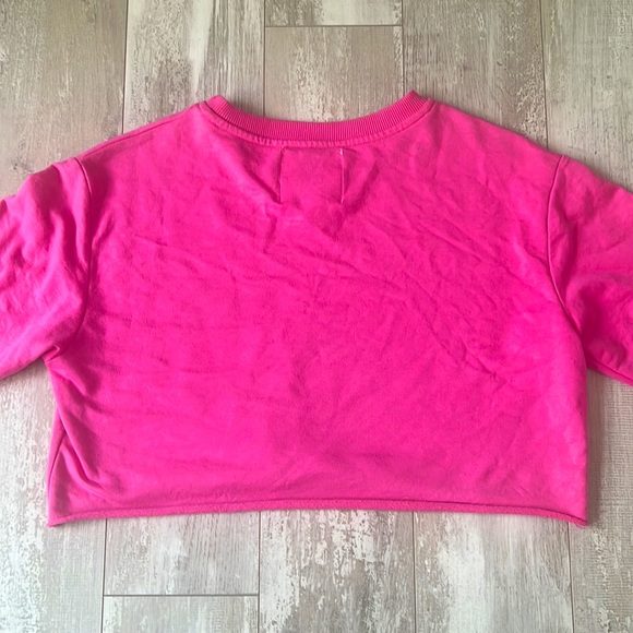 Charlotte Russe | XS Pink Cropped Crewneck | - Picture 2 of 3